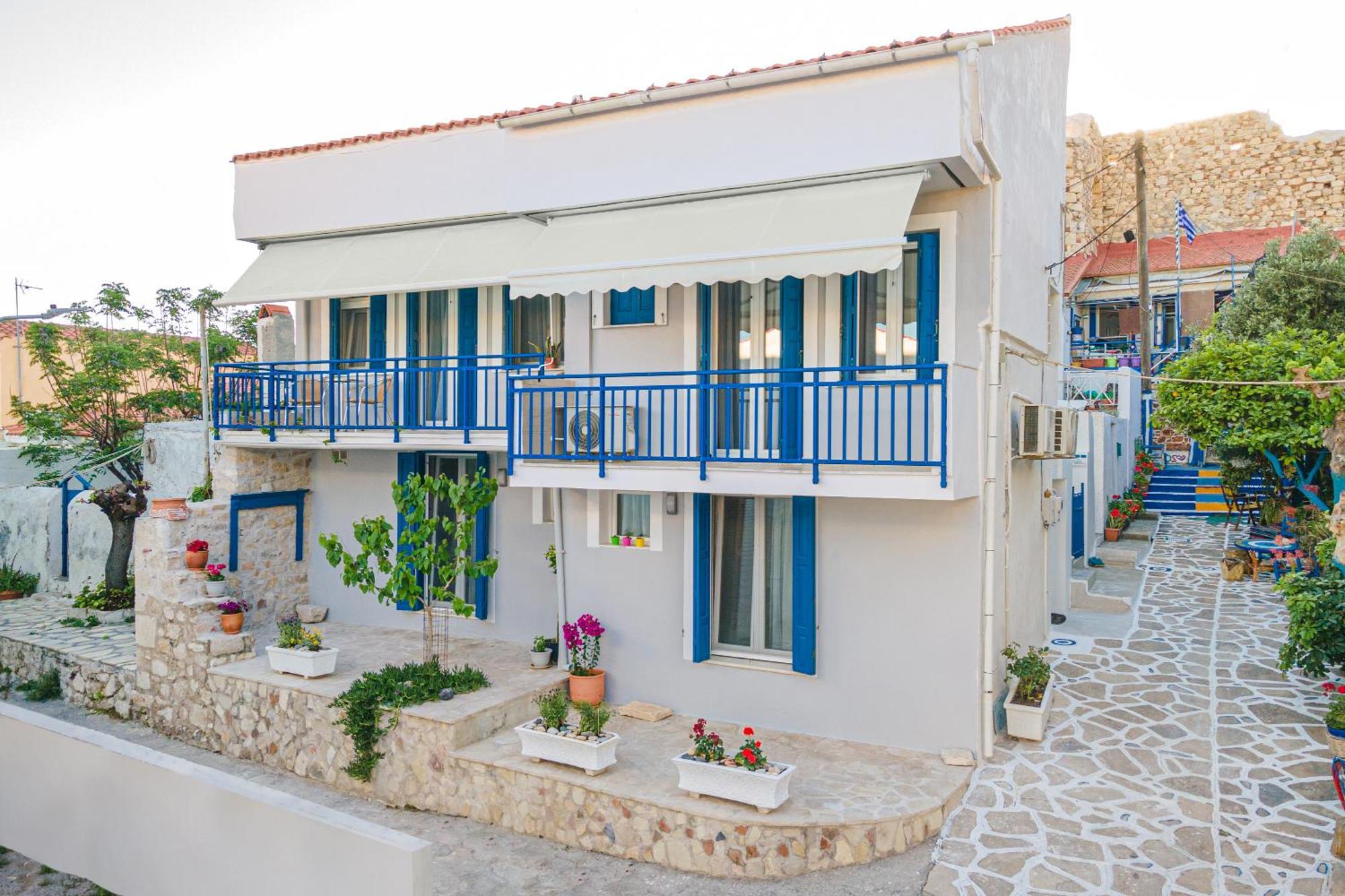 Apartment Blue Street With Balcony